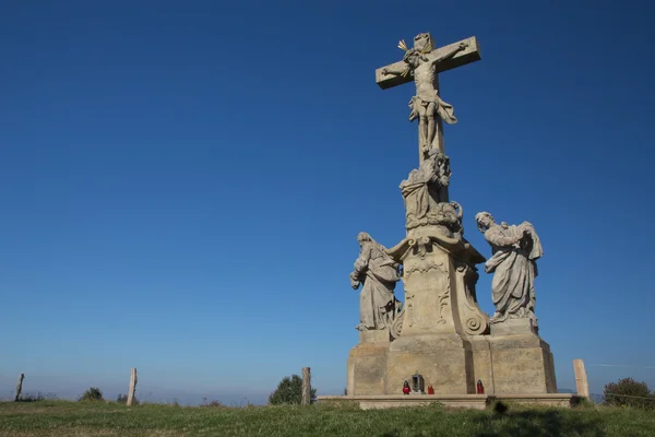 Statua di Gesù Cristo sulla croce. orizzontalmente . — Foto Stock