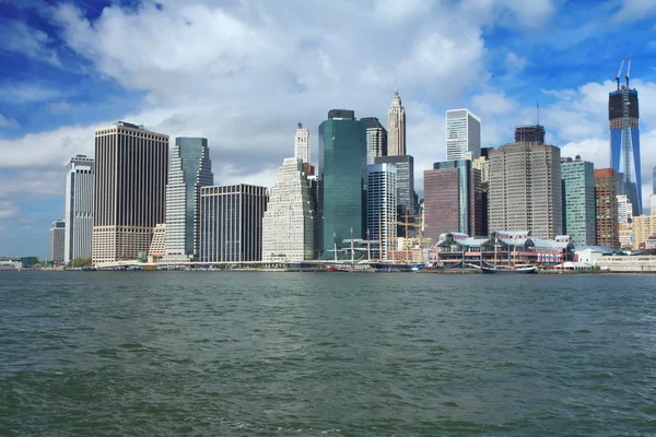 Lagere manhattan in een zonnige ochtend — Stockfoto