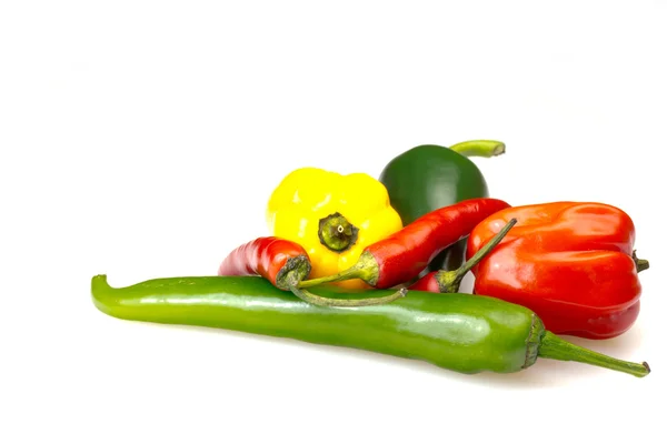 yeşil, kırmızı ve sarı kırmızı biber grubu.