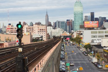 Queens Boulevard (Nyc üzerinde sabah trafik görünümü)
