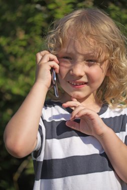 çekici genç sarışın çocuk arıyor