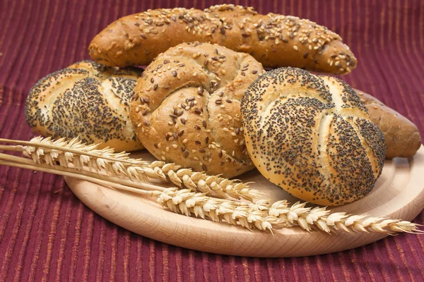 Hele tarwe brood — Stockfoto