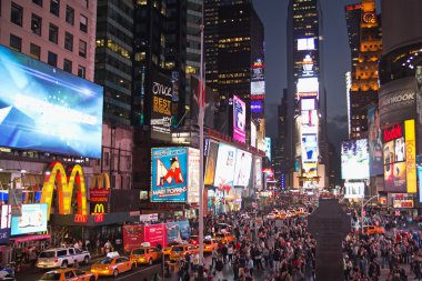 Times Square'de akşam (new york city, ABD)
