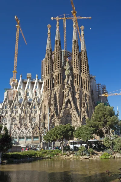 Sagrada familia befindet sich noch im aufbau (barcelona, spanien) — Stockfoto