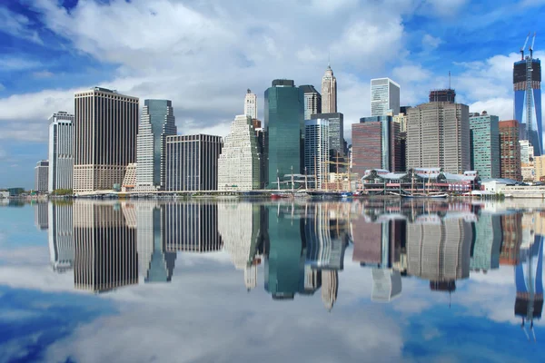 低いマンハッタンの反射 — ストック写真