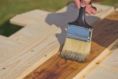 ahşap tahta fırça ile boyama