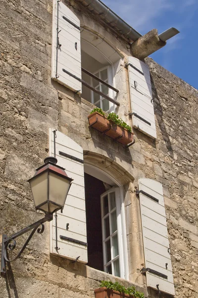 Typische Provençaalse stenen huis — Stockfoto
