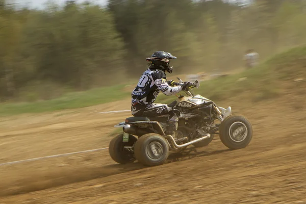 Tiro dinâmico de Quad piloto equitação — Fotografia de Stock