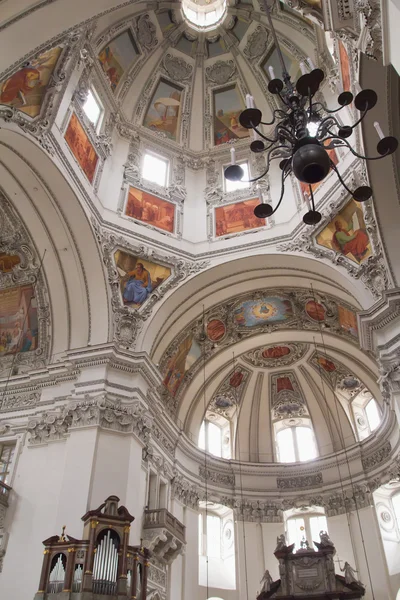 잘츠부르크에서 성 베드로 대성당의 내부 — 스톡 사진