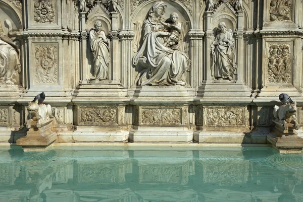 Fonte: Gaia Fountain in Siena (Toscana, Itália) ) — Fotografia de Stock