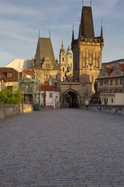 Charles Bridge in the early morning — Stock Photo, Image