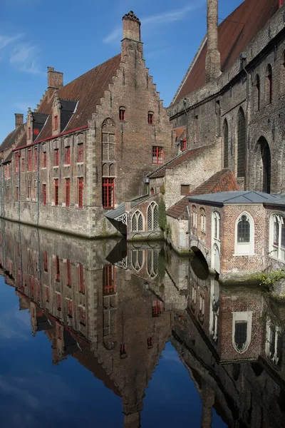 Bruges quiet canal — Stock Photo, Image