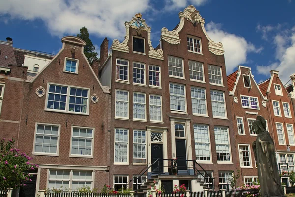 Traditionele Nederlandse huizen (amsterdam) — Stockfoto