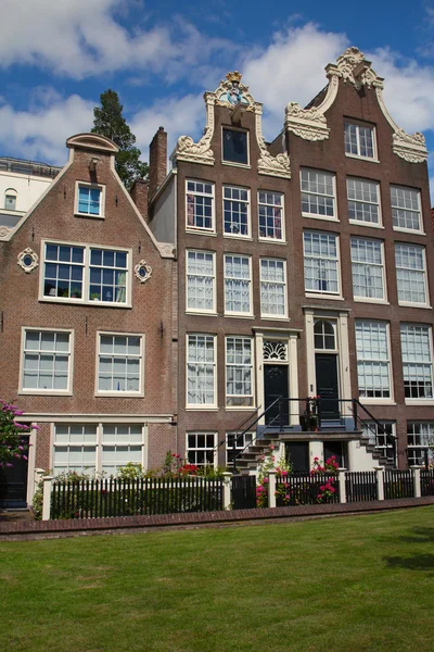 Traditionelle holländische häuser (amsterdam) — Stockfoto