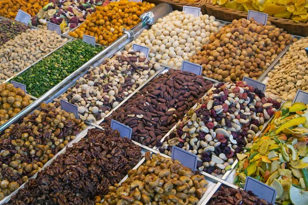 Nozes no mercado dos agricultores — Fotografia de Stock