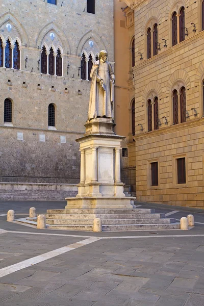 Знаменитий salimbeni площі в Сієні (Тоскана, Італія) — стокове фото