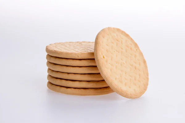 Een stapel van ronde koekjes op een grijze achtergrond — Stockfoto