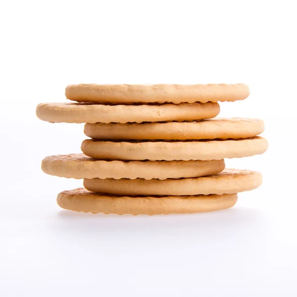 Uma pilha de biscoitos redondos em um fundo cinza — Fotografia de Stock