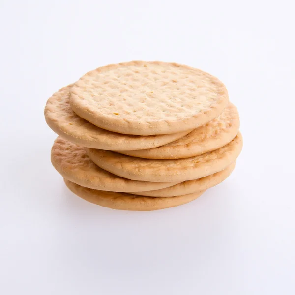Uma pilha de biscoitos redondos em um fundo cinza — Fotografia de Stock