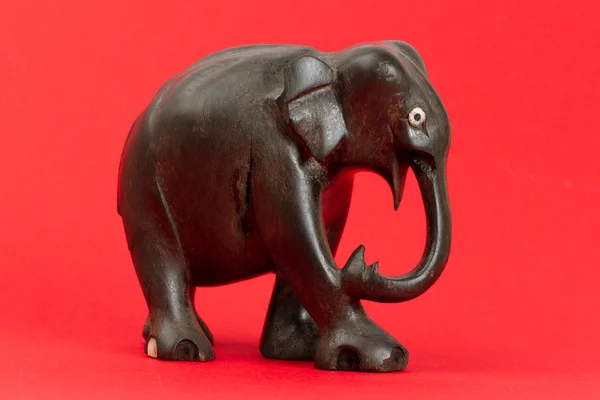 Очень старая статуя слоновой кости слона — стоковое фото