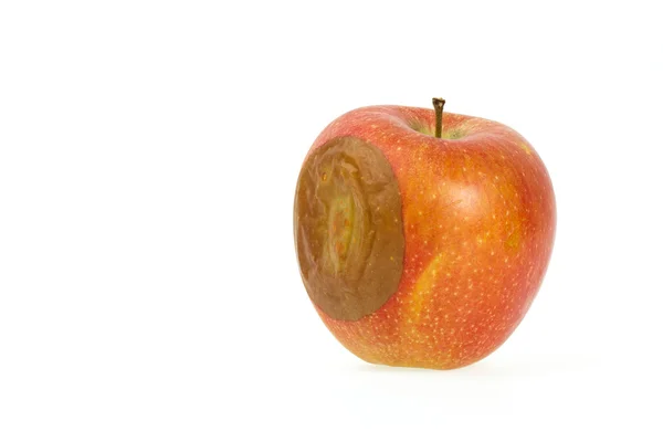Una manzana roja mala — Foto de Stock