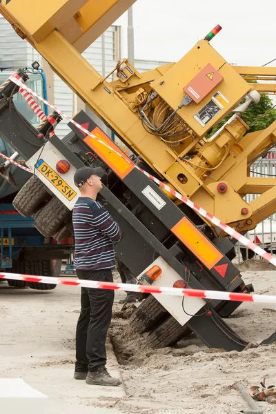 Upadł dźwig wieżowy mobilnych (Holland) — Zdjęcie stockowe