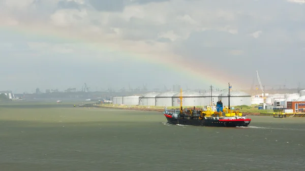 Small chemical tanker sailing in the port of Rotterdam (Holland) — Stock Photo, Image