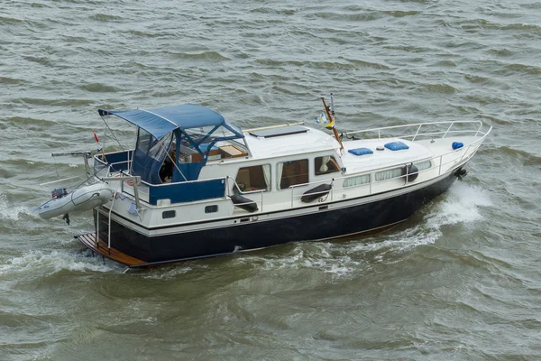 Small yacht sailing — Stock Photo, Image