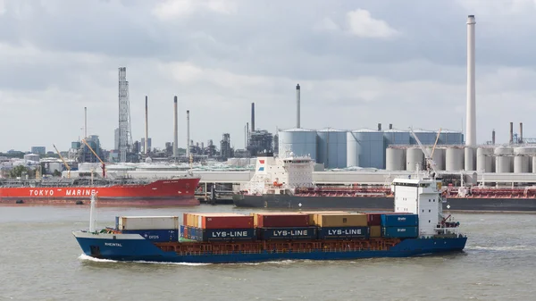 Containership with containers — Stock Photo, Image