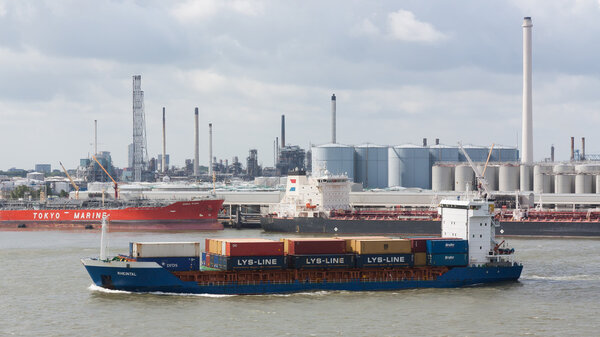 Containership with containers