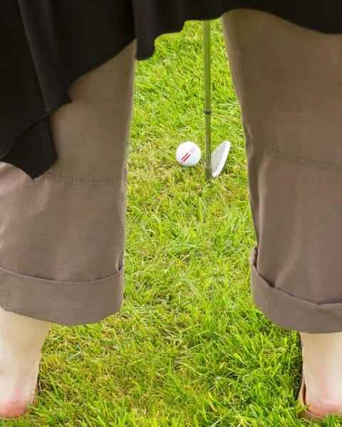 Golf player hitting the ball — Stock Photo, Image