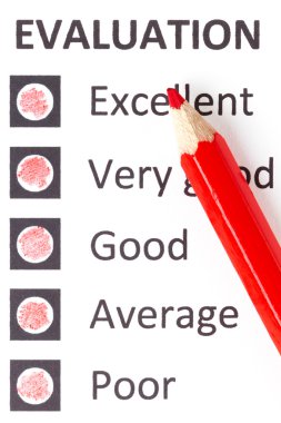 bir evaluationform üzerinde kırmızı kalem
