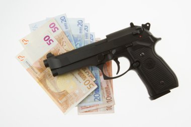 yarı otomatik tabanca ve para izole