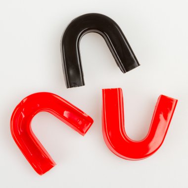 üç basit mouthguards izole
