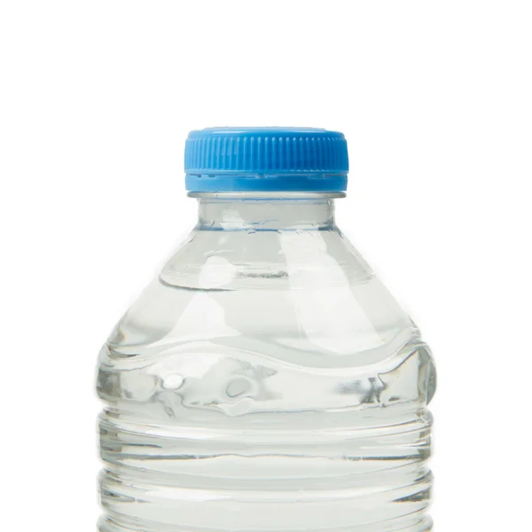 Fles water geïsoleerd — Stockfoto