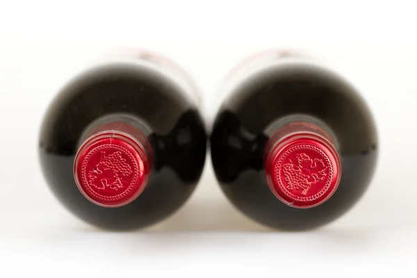 Dvě láhve vína, samostatný — Stock fotografie