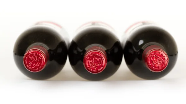 Tres botellas de vino aisladas — Foto de Stock
