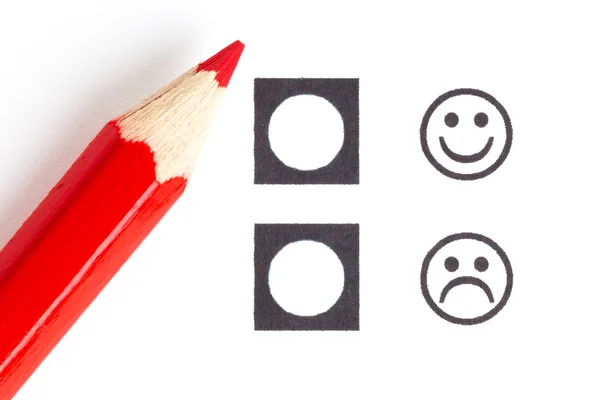 Red pencil choosing the right smiley — 图库照片