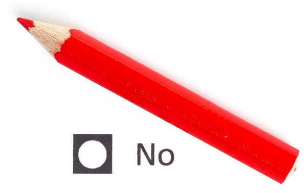 Красный карандаш выбор между "да" или "нет" — стоковое фото