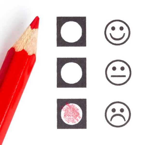 Red pencil choosing the right smiley — 图库照片