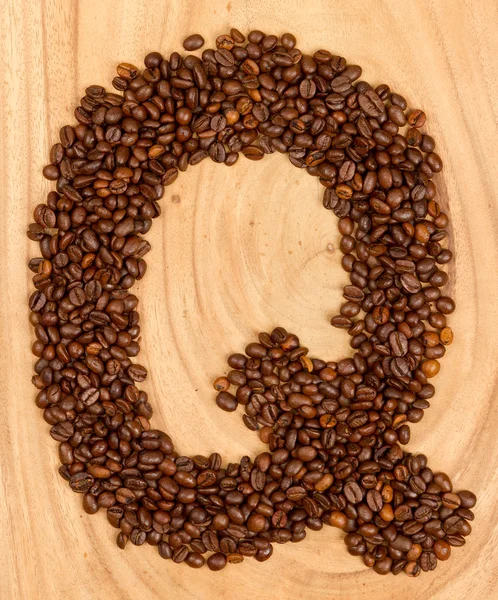 Letter Q, alphabet from coffee beans — Stock Photo, Image