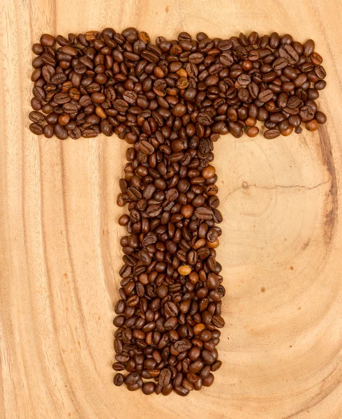 Buchstabe t, Alphabet aus Kaffeebohnen — Stockfoto
