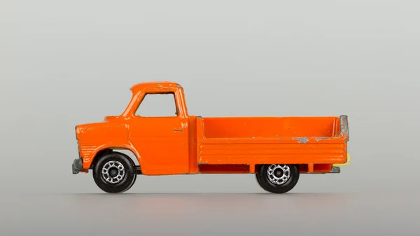 Zeer oude speelgoedauto (pick-up, 1970) — Stockfoto