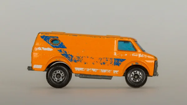 Zeer oude speelgoedauto (1970 oranje van) — Stockfoto