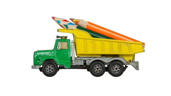 Zeer ol speelgoedauto (1970) met kleur potloden — Stockfoto