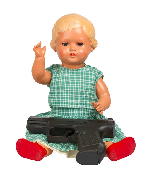 非常に古い赤ちゃん人形 (1940 年代) の拳銃に — ストック写真