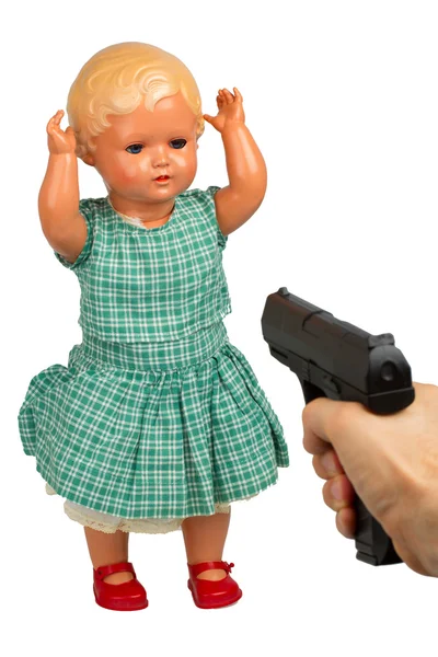 Velmi staré baby doll (čtyřicátých let) s pistole — Stock fotografie