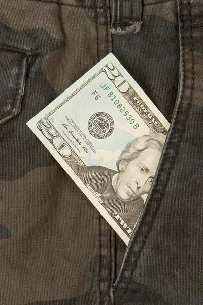 Macro shot di jeans alla moda con banconota da 20 dollari americana — Foto Stock
