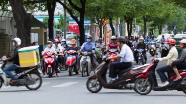 Saigon - 23 Temmuz: hanoi, vietnam, j bir meşgul ve sıkışık yolda