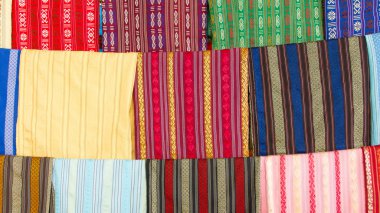 İpek fabrikası sergilenen ipek tulum